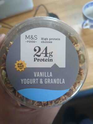 vanilla yoghurt and granola