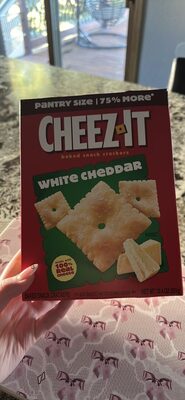 White Cheddar Baked Snack Crackers