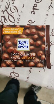 Nocciole intere senza lattosio