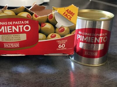 Aceitunas verdes rellenas de pasta de pimiento asado