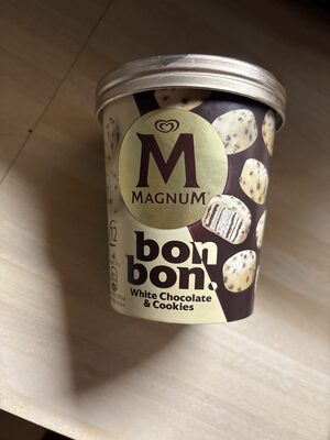 White chocolate and cookies bonbon